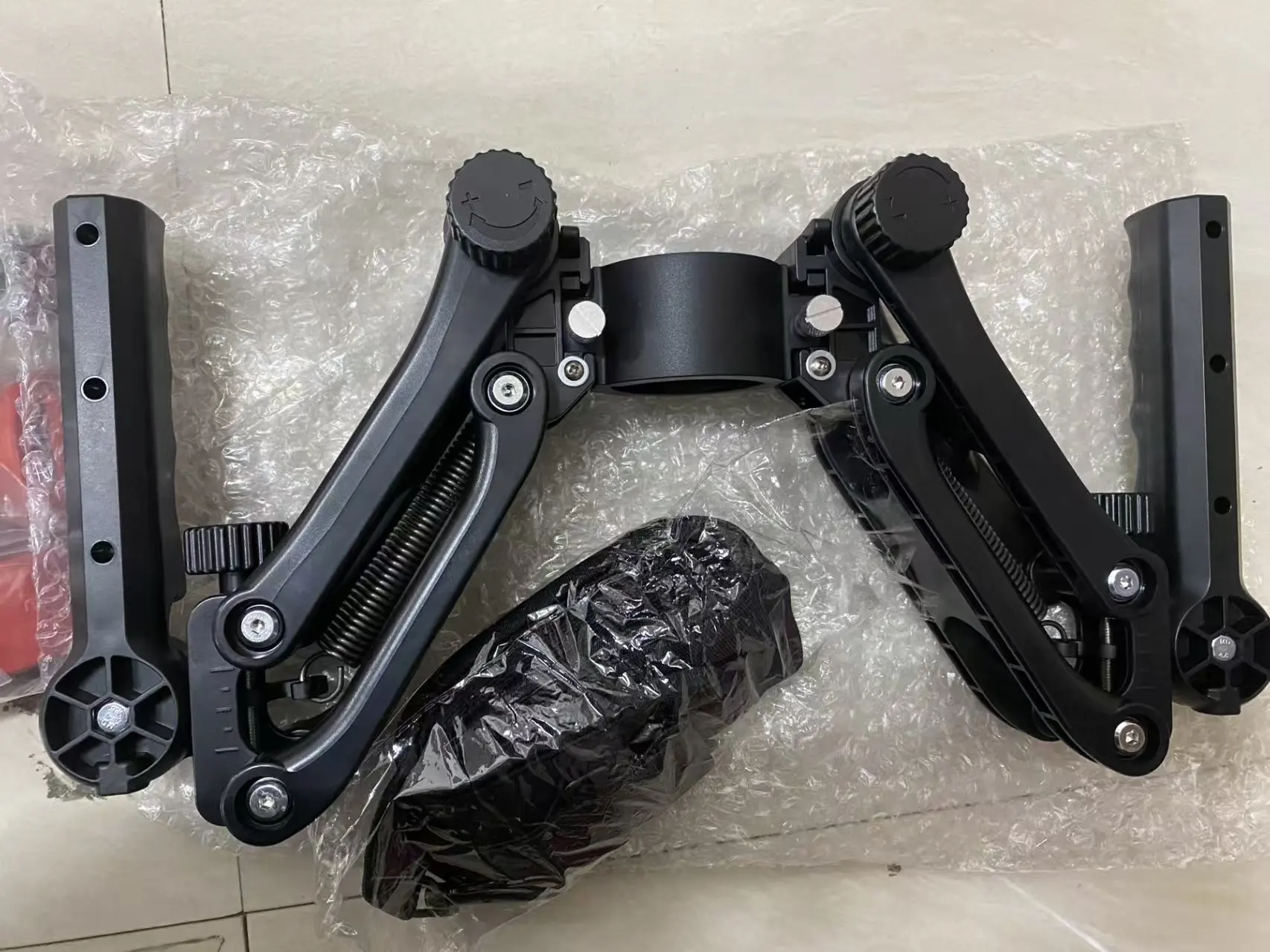 DY Double Handheld Bracket Z-axis Shock Absorber Step Absorber Three-axis Stabilizer Professional Photography PTZ Mobile Phone
DY Double Handheld Bracket Z-axis Shock Absorber Step Absorber Three-axis Stabilizer Professional Photography PTZ Mobile Phone