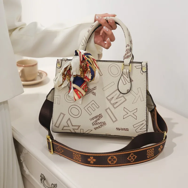 Роскошная брендовая кожаная сумка-мессенджер для женщин, женская сумка через плечо, популярный классический элегантный дизайн
Роскошная брендовая кожаная сумка-мессенджер для женщин, женская сумка через плечо, популярный классический элегантный дизайн