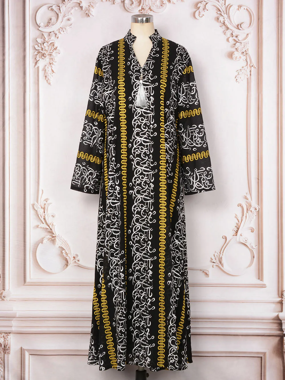 Robe Autumn New Muslim Women's Long Dress Fashion Embroidered Tassel Black Evening Dress
Robe Autumn New Muslim Women's Long Dress Fashion Embroidered Tassel Black Evening Dress