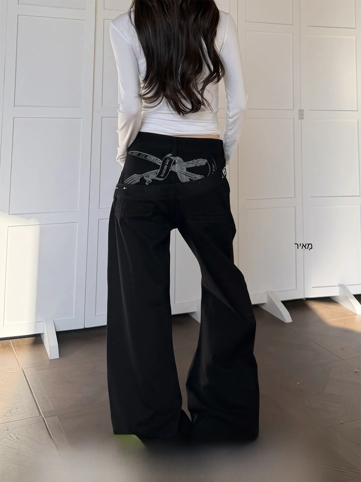 Black Denim Jeans with Letter Print Straight Leg Unisex Casual Wear Multi-Functional Long Trousers for Men And Women
Black Denim Jeans with Letter Print Straight Leg Unisex Casual Wear Multi-Functional Long Trousers for Men And Women