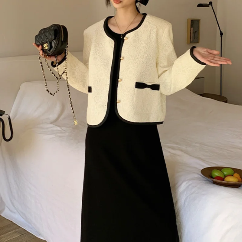 Spring New White Lace Lady Coat Small Fragrance Color Matching Coat Round Neck Fashion Sweet Bow French Korea Chic Women Coat
Spring New White Lace Lady Coat Small Fragrance Color Matching Coat Round Neck Fashion Sweet Bow French Korea Chic Women Coat