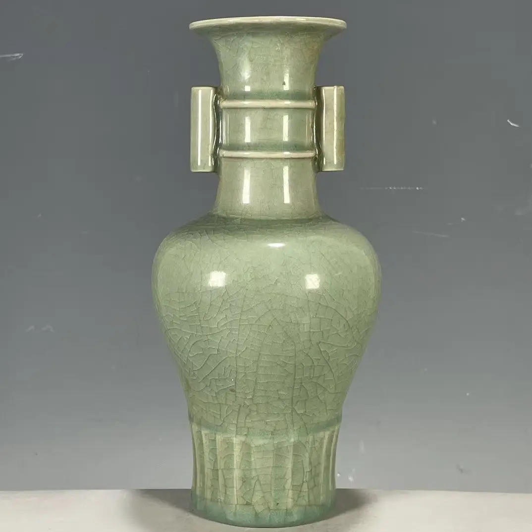 Exquisite Chinese Porcelain Song Dynasty Ru Porcelain Double Ear Vase
Exquisite Chinese Porcelain Song Dynasty Ru Porcelain Double Ear Vase