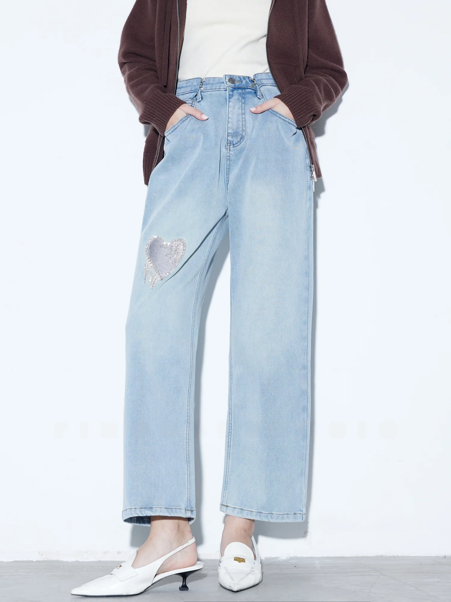 Джинсы Finocci с высокой талией, ручной работы, с вышивкой, на флисовой подкладке, украшенные пайетками в форме сердца, статически стойкие, элегантные
Джинсы Finocci с высокой талией, ручной работы, с вышивкой, на флисовой подкладке, украшенные пайетками в форме сердца, статически стойкие, элегантные