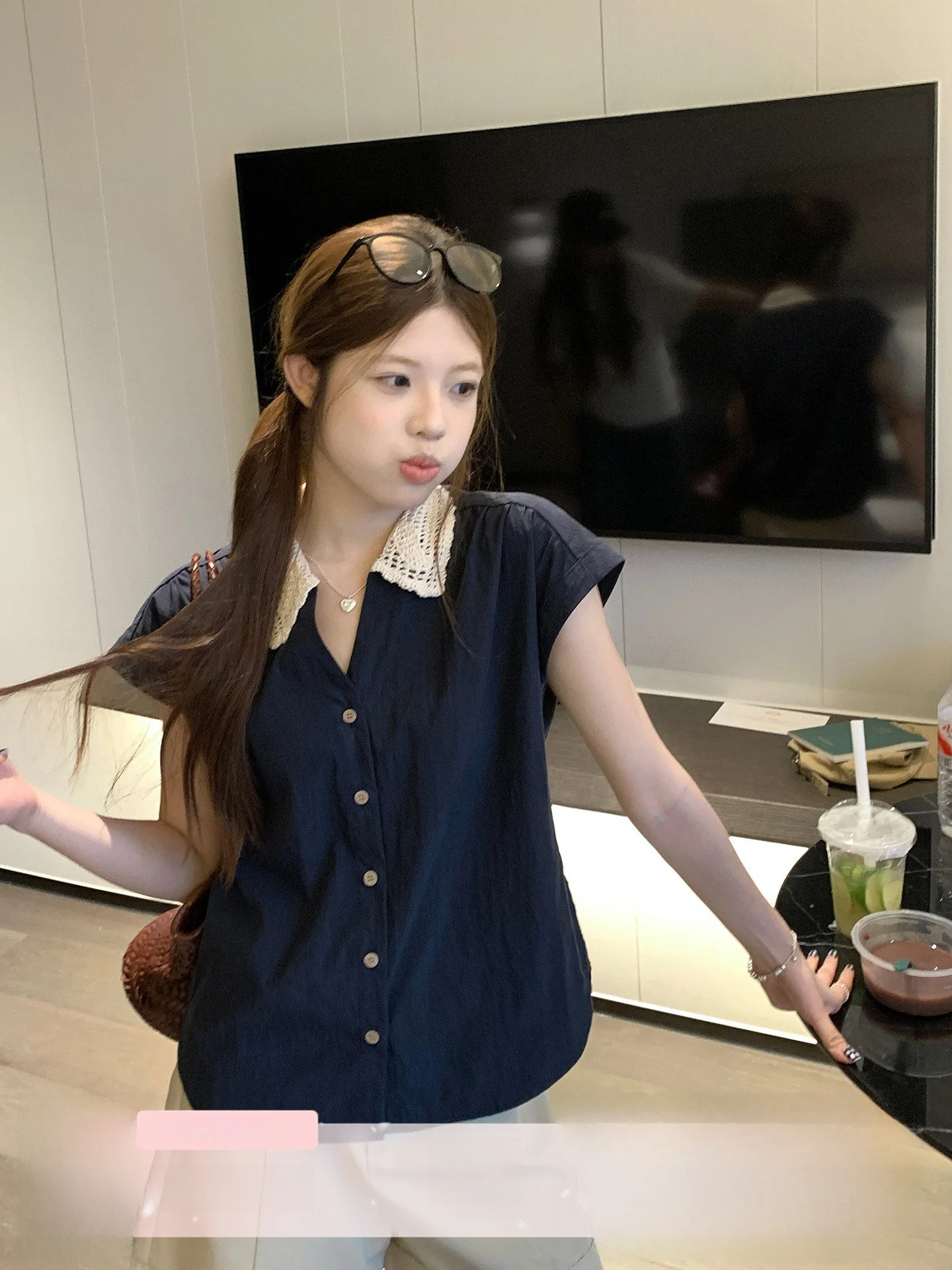 Fashionable Lace Splice Turn-down Collar Shirt Women's Summer Slimming Top U77 Korean Style Casual Breathable Short Sleeve
Fashionable Lace Splice Turn-down Collar Shirt Women's Summer Slimming Top U77 Korean Style Casual Breathable Short Sleeve