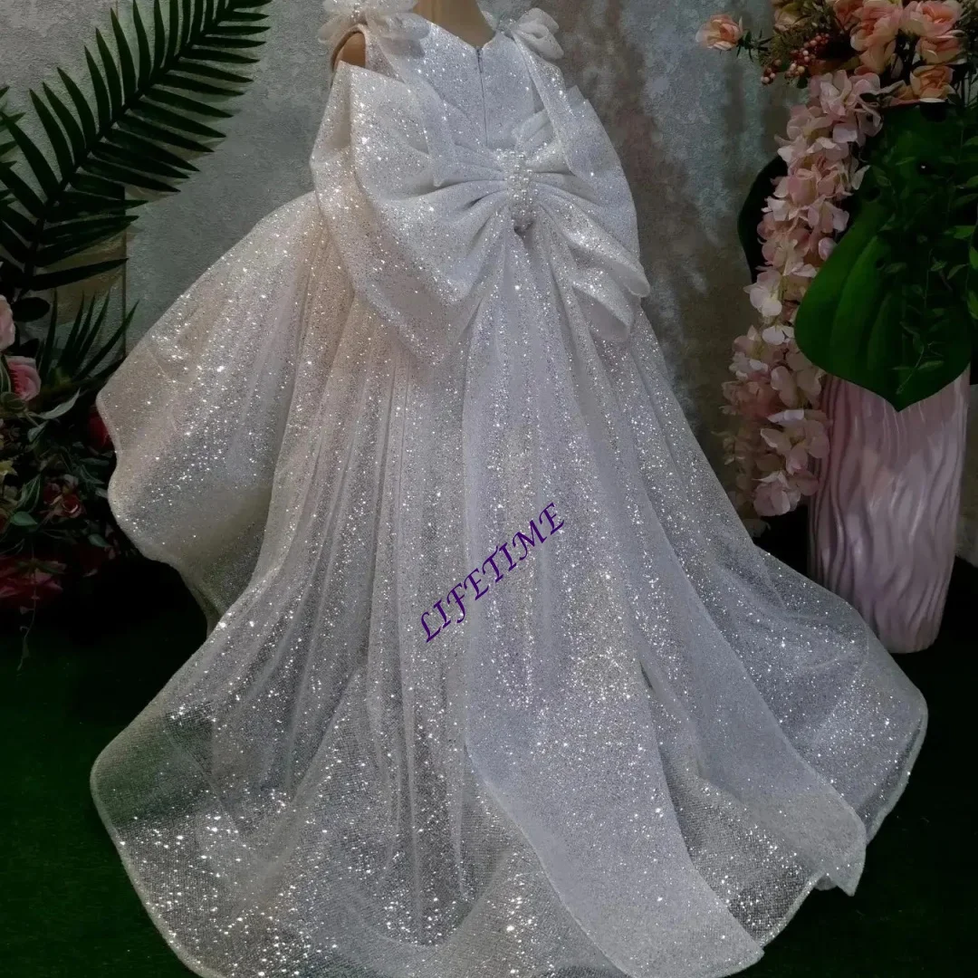 Customized Shiny Flower Girl Wedding Dress with Appliques Beaded Bow Long Sleeve Tiered Princess Gown for Birthday Party First
Customized Shiny Flower Girl Wedding Dress with Appliques Beaded Bow Long Sleeve Tiered Princess Gown for Birthday Party First