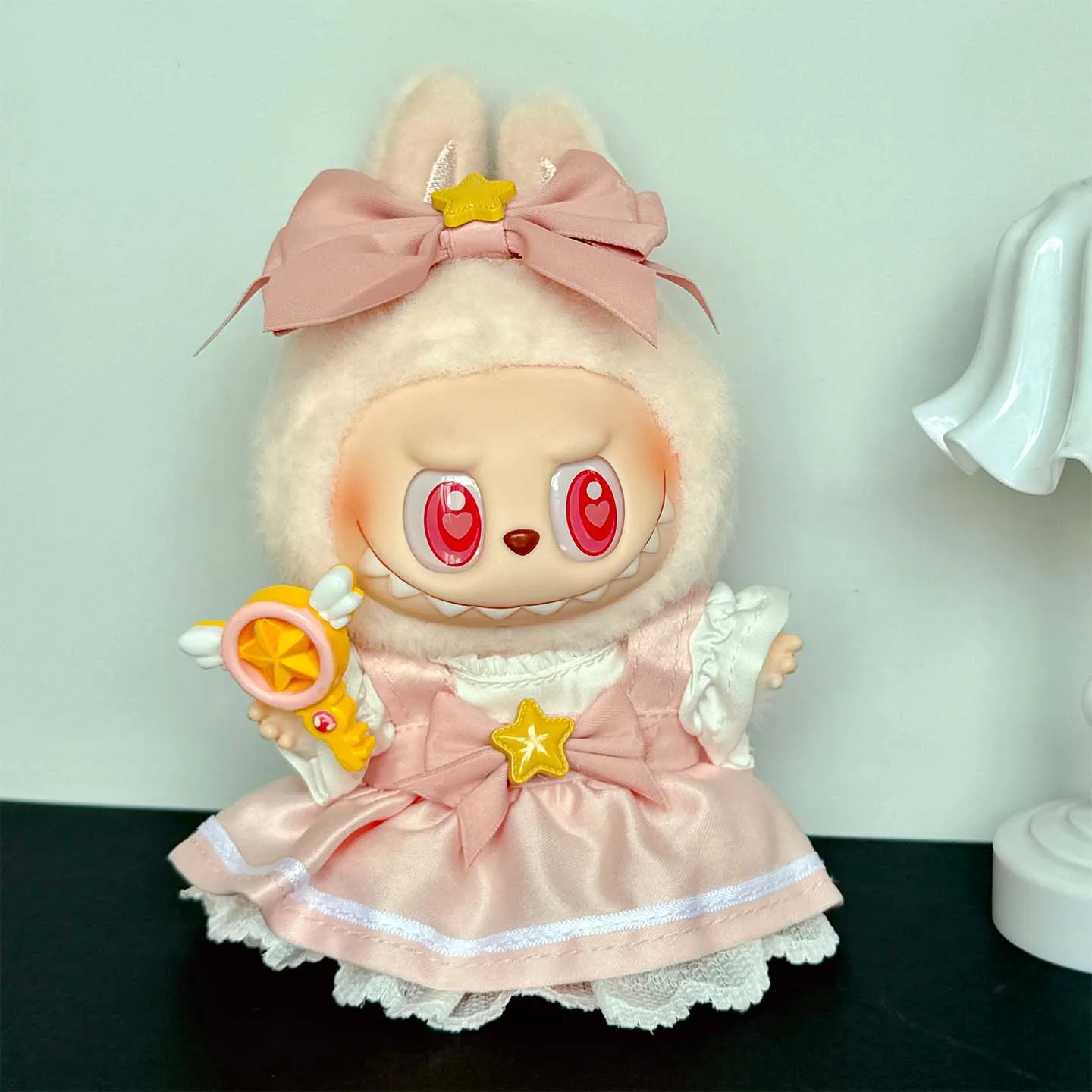15/17cm Labubu Doll Clothes LABUBU Sitting Party Gen1 2 3 Cardcaptor Sakura Four-Piece Dress Set Accessories Fashion Accessories
15/17cm Labubu Doll Clothes LABUBU Sitting Party Gen1 2 3 Cardcaptor Sakura Four-Piece Dress Set Accessories Fashion Accessories