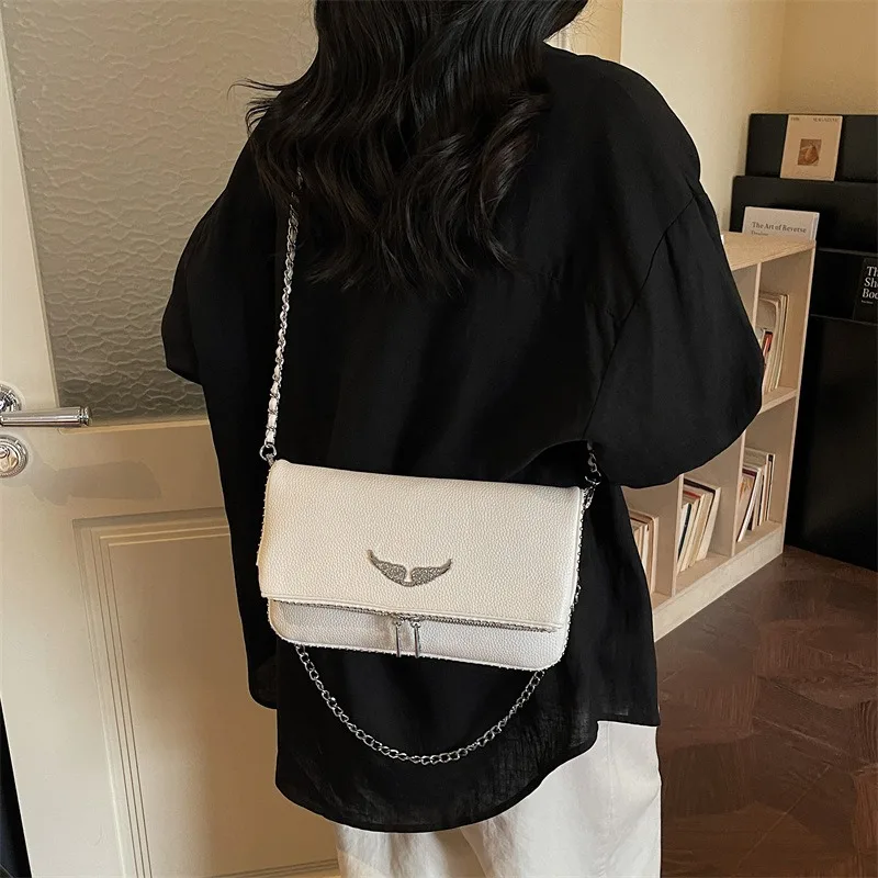 French Flap Top Handbag with Metal Chain Strap – Everyday Lightweight Crossbody Shoulder Bag for Women, 2026 New Arrival, Perfect for Work, Travel & Casual Outings
French Flap Top Handbag with Metal Chain Strap – Everyday Lightweight Crossbody Shoulder Bag for Women, 2026 New Arrival, Perfect for Work, Travel & Casual Outings