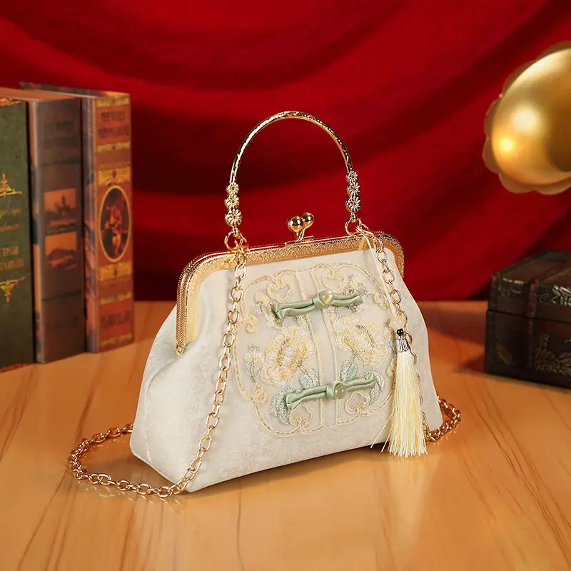 Classic Embroidery Bag Phone Bags NEW Spring Summer Women's Handbags Purses Women Crossbody Shoulder Bags Chain Strap Bag
Classic Embroidery Bag Phone Bags NEW Spring Summer Women's Handbags Purses Women Crossbody Shoulder Bags Chain Strap Bag