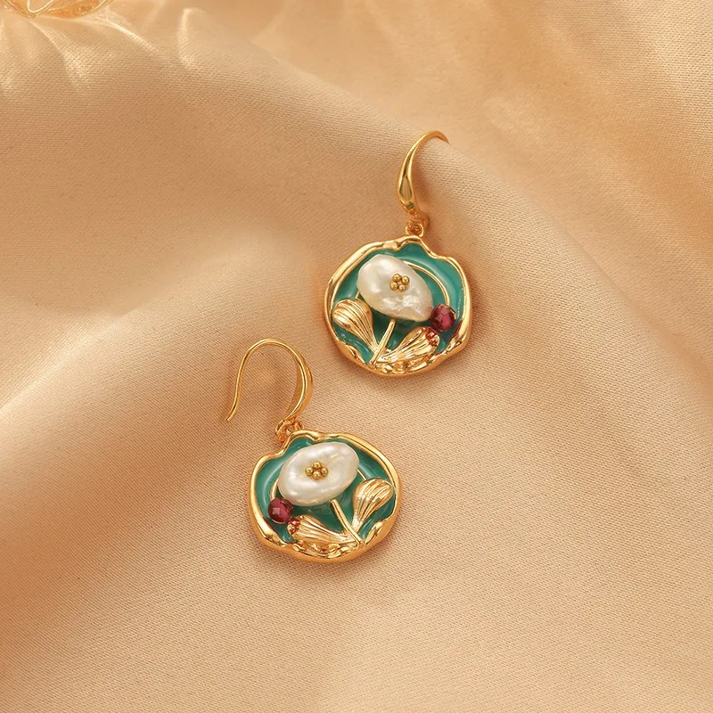 Natural Pearl Earrings, Trendy New Vintage Oil Painting Stud Earrings, Real Gold Electroplating, Niche High-end Light Luxury Sty
Natural Pearl Earrings, Trendy New Vintage Oil Painting Stud Earrings, Real Gold Electroplating, Niche High-end Light Luxury Sty