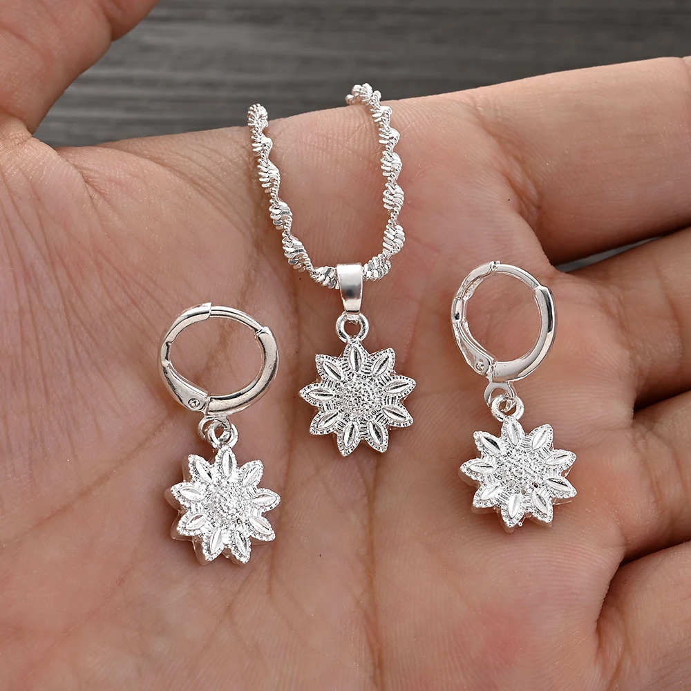 Silver Color Dubai Vintage African Tassel Jewelry Sets for Women Fashion Charms Necklace Earrings Wedding Jewelry Gift
Silver Color Dubai Vintage African Tassel Jewelry Sets for Women Fashion Charms Necklace Earrings Wedding Jewelry Gift