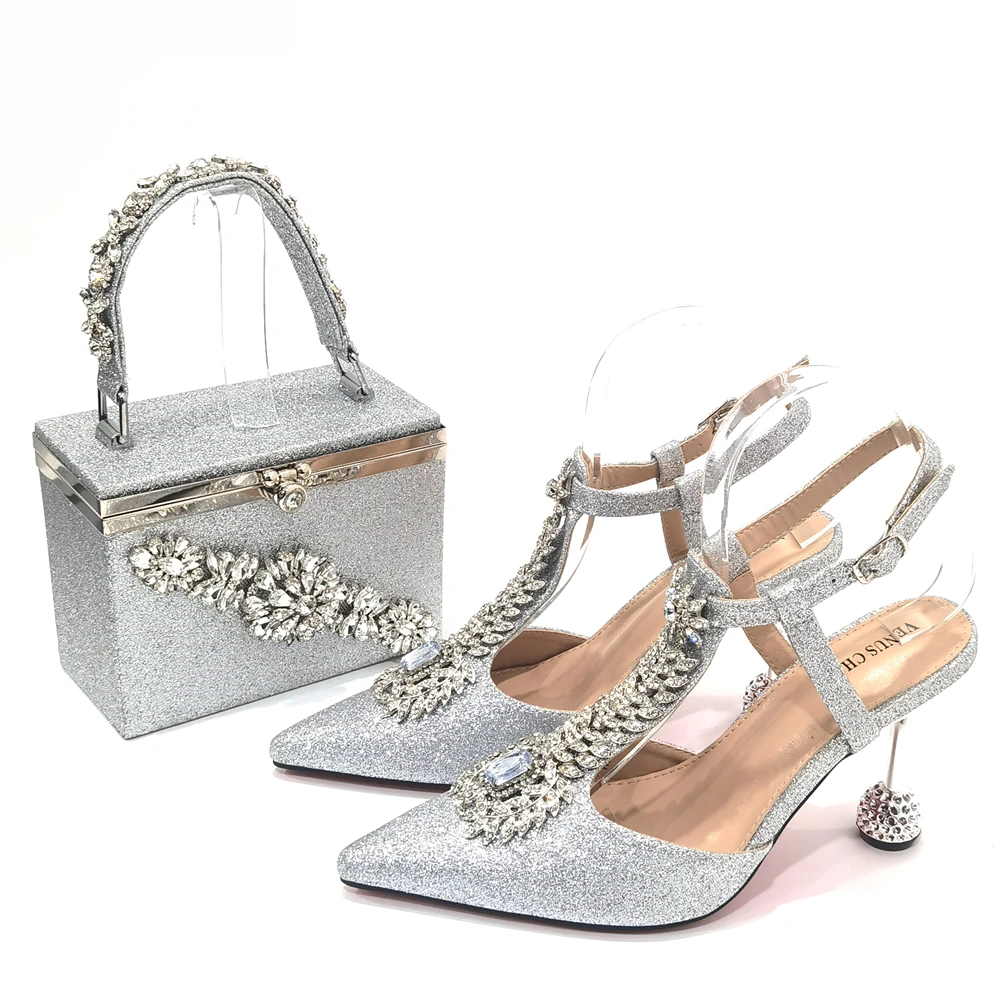 2023 Spot Goods New Arrival Elegant Silver Color Party Wedding Ladies Shoes and Bags Set Decorated with Rhinestone
2023 Spot Goods New Arrival Elegant Silver Color Party Wedding Ladies Shoes and Bags Set Decorated with Rhinestone