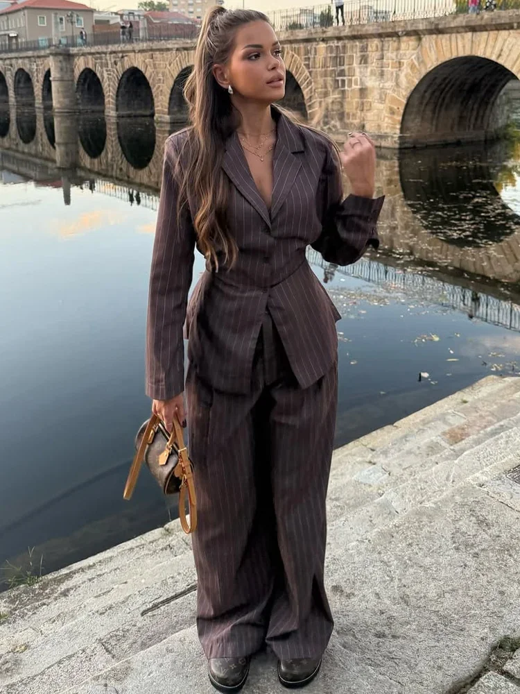 2025 Striped Elegant Suit 2 Piece-Set Women's Pants Lace-Up Lapel Contrast jacket Coat And Straight Trousers Outfits Female New
2025 Striped Elegant Suit 2 Piece-Set Women's Pants Lace-Up Lapel Contrast jacket Coat And Straight Trousers Outfits Female New