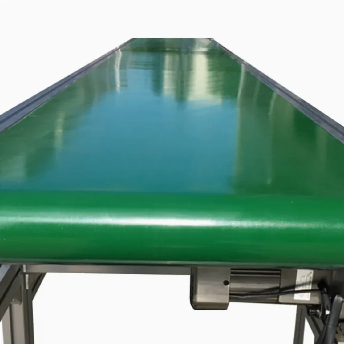 Customizable express sorting bench with straight and steering conveyor rubber belts for the food store industry
Customizable express sorting bench with straight and steering conveyor rubber belts for the food store industry
