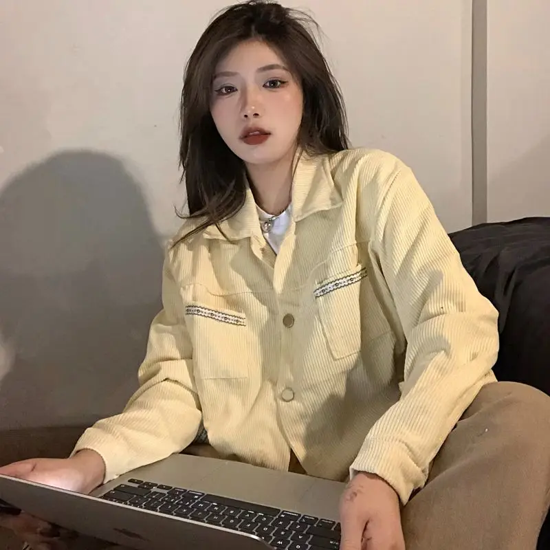 Retro Korean Style Women's Jacket Loose Design Casual Long Sleeve Short Coat Velvet Fabric Button Closure Autumn Fashion
Retro Korean Style Women's Jacket Loose Design Casual Long Sleeve Short Coat Velvet Fabric Button Closure Autumn Fashion