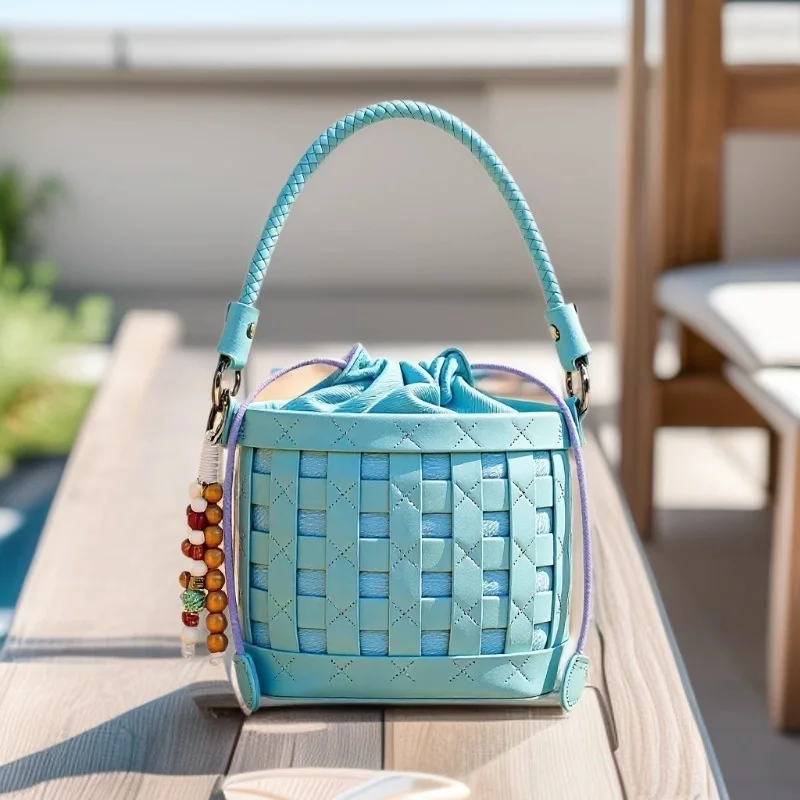 Модная женская сумка-ведро Ins Design 2026 из плетеной ткани на шнурке, универсальная наплечная сумка, сумка на плечо, сумка-багет для женщин
Модная женская сумка-ведро Ins Design 2026 из плетеной ткани на шнурке, универсальная наплечная сумка, сумка на плечо, сумка-багет для женщин