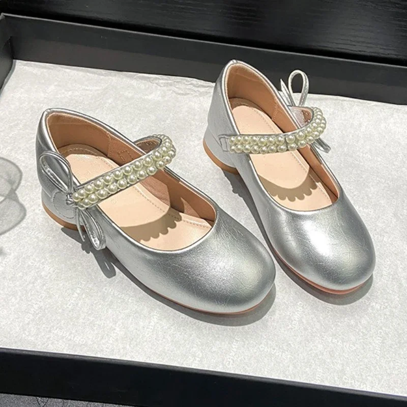 Girls' High Heels 2025 New Children's Leather Shoes Fashion Pearl Bow Thick Heel Girls' Princess Shoes Size 25-36
Girls' High Heels 2025 New Children's Leather Shoes Fashion Pearl Bow Thick Heel Girls' Princess Shoes Size 25-36