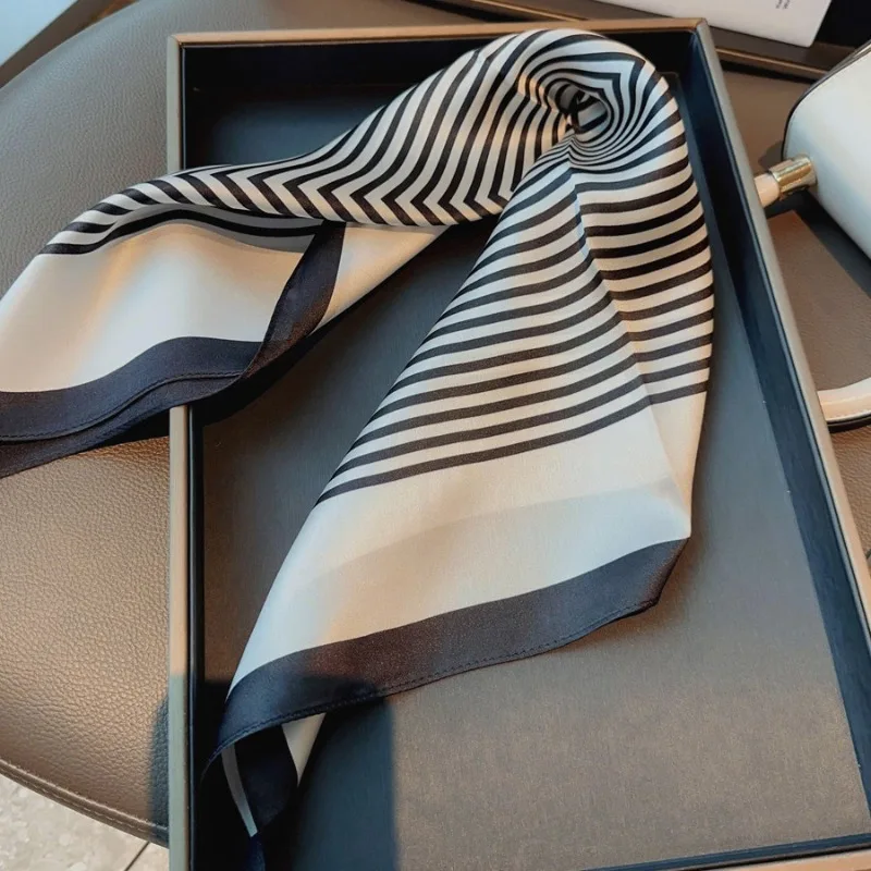 100% Mulberry Silk Black White Stripe Scarf Women Square Satin Head Neck Scarves Fashion Neckerchief For Office Lady
100% Mulberry Silk Black White Stripe Scarf Women Square Satin Head Neck Scarves Fashion Neckerchief For Office Lady