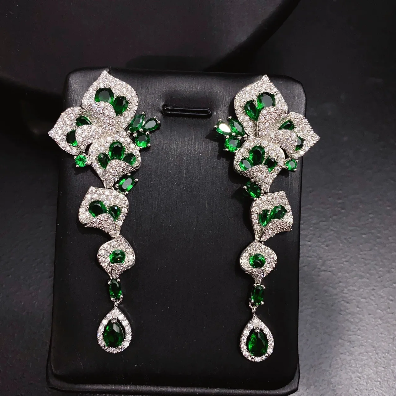 Wedding Bride Earrings Shiny Zircon Red Green Blue Silver Gold Color Flower Dangle Earrings Long Large Gift Female
Wedding Bride Earrings Shiny Zircon Red Green Blue Silver Gold Color Flower Dangle Earrings Long Large Gift Female