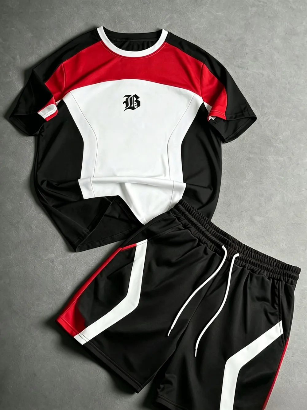 American summer men's training striped letter print soft breathable round neck T-shirt drawstring shorts set outdoor sportswear
American summer men's training striped letter print soft breathable round neck T-shirt drawstring shorts set outdoor sportswear
