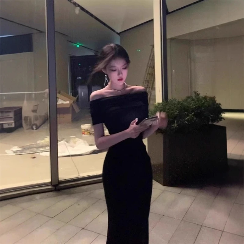 Sexy Royal Sisters Wears A Black One-word Neck Dress, Women's Summers Is Slim and Thin, Waist Pinch, Temperament Is Beautiful
Sexy Royal Sisters Wears A Black One-word Neck Dress, Women's Summers Is Slim and Thin, Waist Pinch, Temperament Is Beautiful
