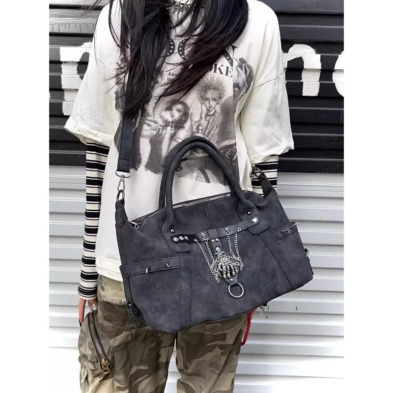 Original Handmade Punk Riveted Skull Handbag Commuter Large Capacity fashion Bag Spice Girl Vintage tote Bag
Original Handmade Punk Riveted Skull Handbag Commuter Large Capacity fashion Bag Spice Girl Vintage tote Bag