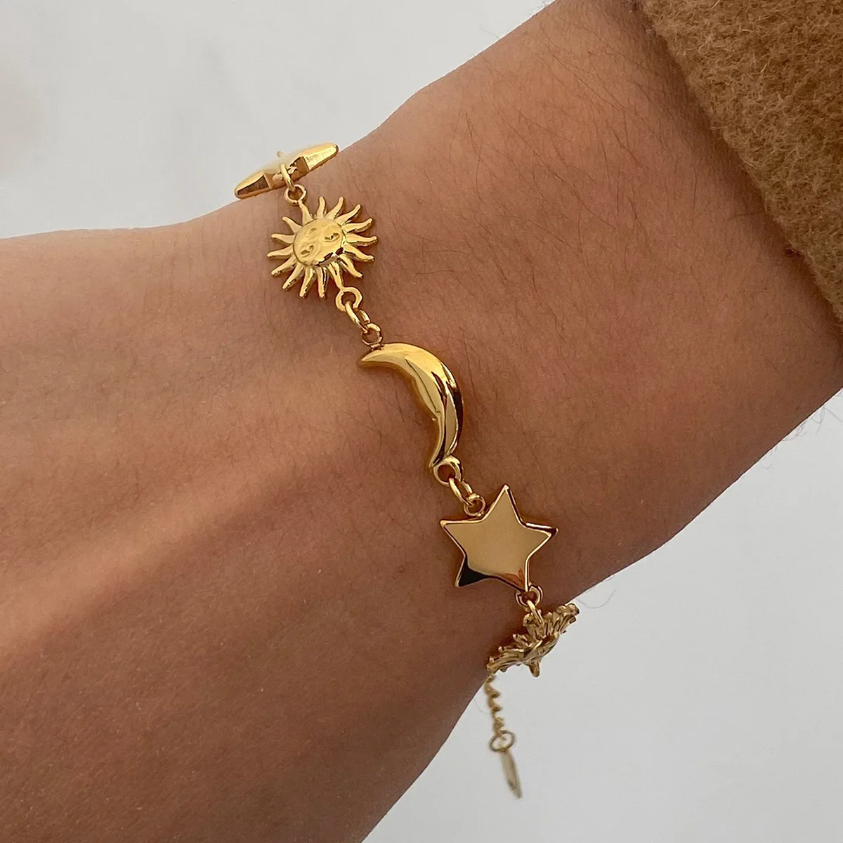 moon star bracelet for Women Stainless Steel Moon Star Chain Bracelet Fashion Jewelry Valentine's Day Gift
moon star bracelet for Women Stainless Steel Moon Star Chain Bracelet Fashion Jewelry Valentine's Day Gift