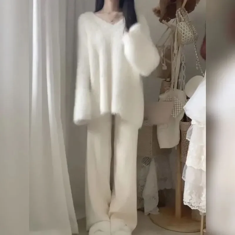 Осенне-зимний новый свитер в корейском стиле с v-образным вырезом, вязаный норковый флисовый свитер, комплект широких брюк
Осенне-зимний новый свитер в корейском стиле с v-образным вырезом, вязаный норковый флисовый свитер, комплект широких брюк