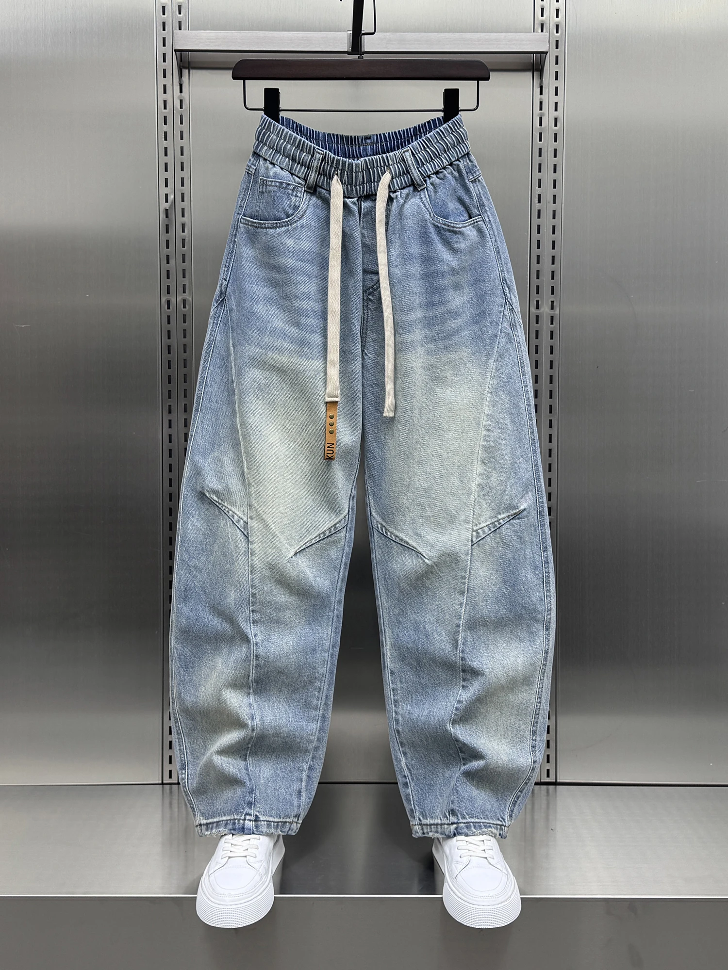 Новые мужские джинсы-кюлоты весна 2025 от бренда Faion: ретро-стиль, износостойкие, прямой крой, модные для молодежи
Новые мужские джинсы-кюлоты весна 2025 от бренда Faion: ретро-стиль, износостойкие, прямой крой, модные для молодежи