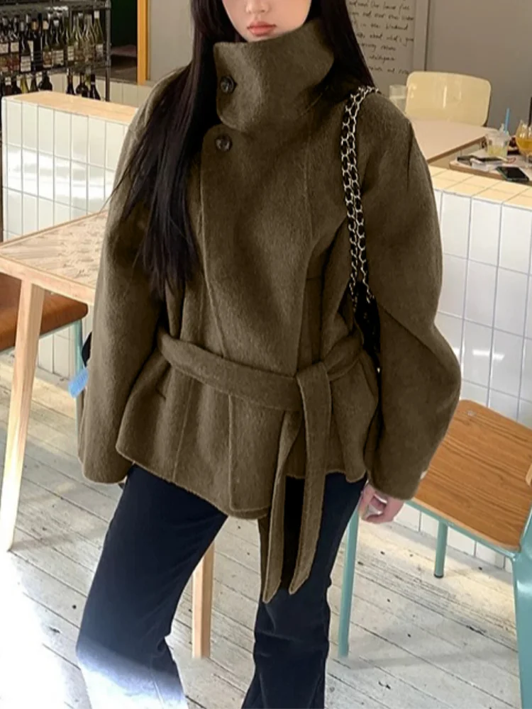 Элегантное пальто оливкового цвета, свободного кроя, шикарное, универсальное, для повседневной носки, женское, из шерстяной смеси, винтажное, стильное, изящное.
Элегантное пальто оливкового цвета, свободного кроя, шикарное, универсальное, для повседневной носки, женское, из шерстяной смеси, винтажное, стильное, изящное.