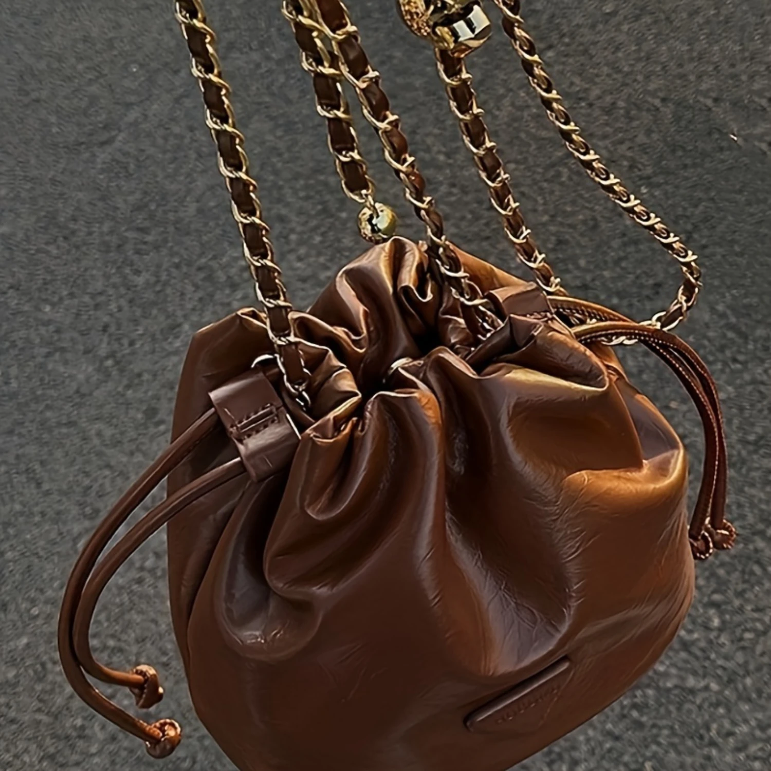 Style Bucket Shoulder Bag, Textured Drawstring Design Chain Classic Women's Crossbody Bag
Style Bucket Shoulder Bag, Textured Drawstring Design Chain Classic Women's Crossbody Bag