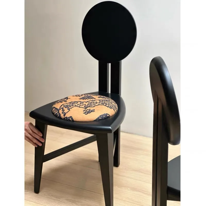household makeup chair French medieval solid wood dining chair designer backrest American triangular chair retro
household makeup chair French medieval solid wood dining chair designer backrest American triangular chair retro