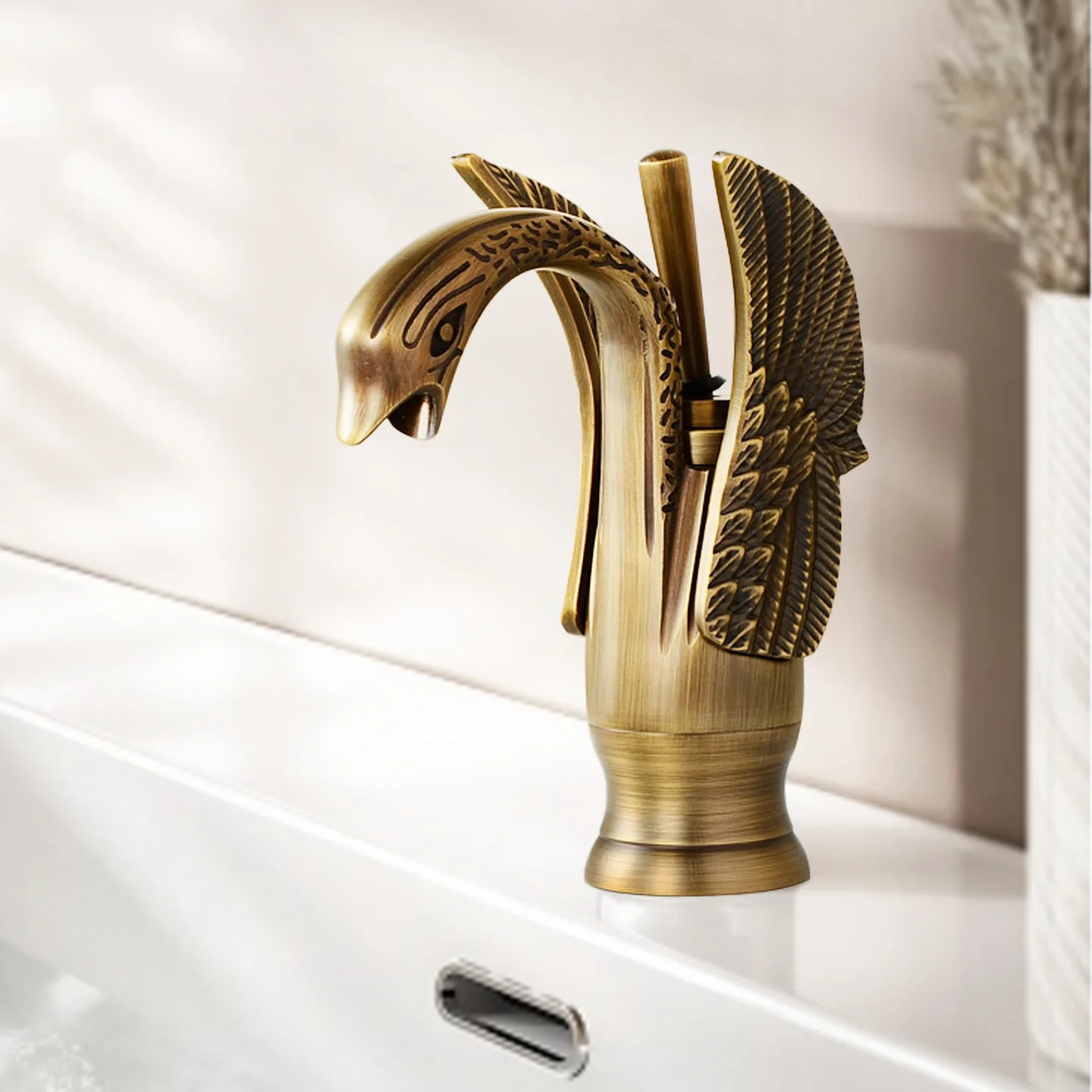 Латунный смеситель «Лебедь» в античном стиле, ретро-кран для раковины в ванной, для горячей и холодной воды, однорычажный, с одним отверстием
Латунный смеситель «Лебедь» в античном стиле, ретро-кран для раковины в ванной, для горячей и холодной воды, однорычажный, с одним отверстием