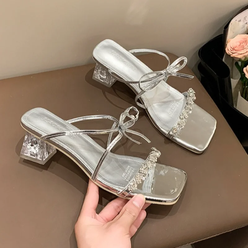 Women's Slippers Luxury Rhinestone High Heels Shoes Fashion Bowknot Slippers for Women 2025Summer New High Heels Sandalias Mujer
Women's Slippers Luxury Rhinestone High Heels Shoes Fashion Bowknot Slippers for Women 2025Summer New High Heels Sandalias Mujer