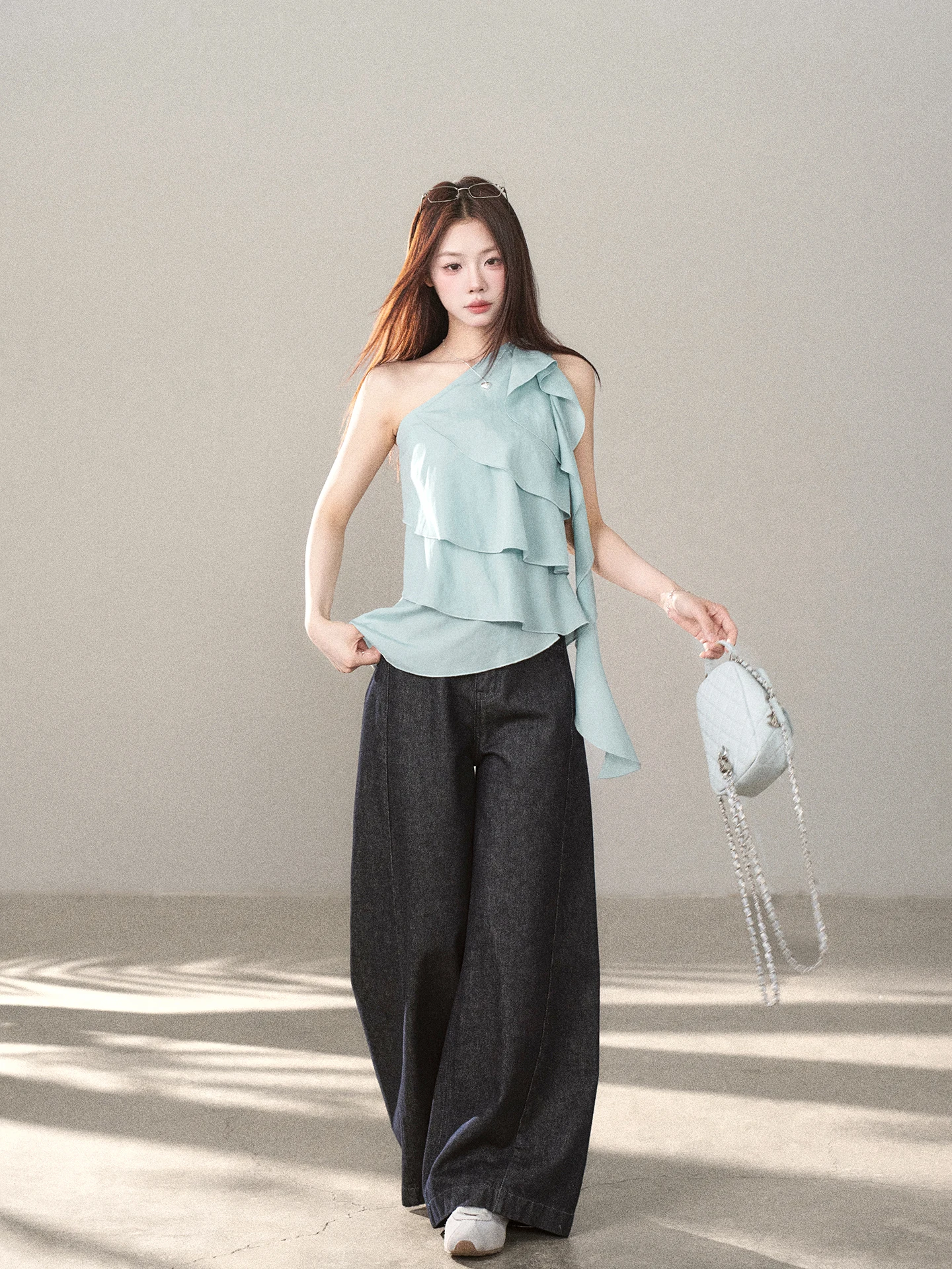 Spring 2026 Women's High Waist Wide Leg Straight Cut Jeans Casual Versatile Loose Fit Fashionable Commute Style Long Pants
Spring 2026 Women's High Waist Wide Leg Straight Cut Jeans Casual Versatile Loose Fit Fashionable Commute Style Long Pants
