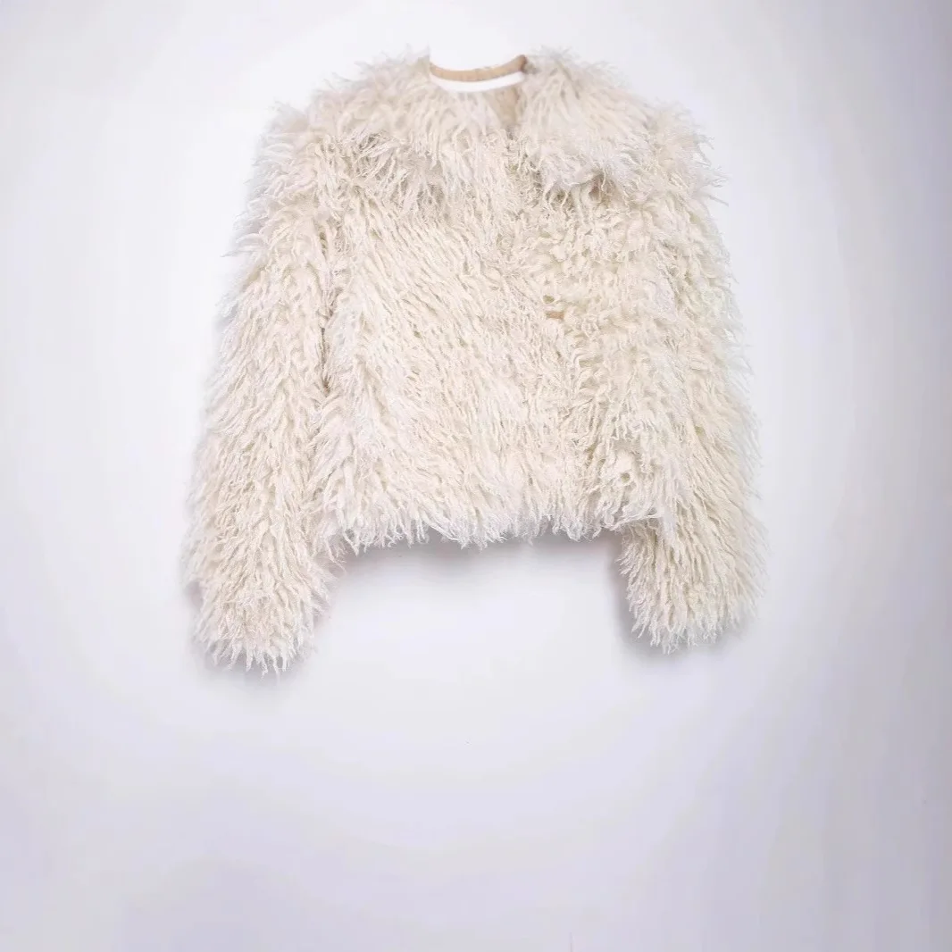 Women Slouchy Winter Eco Fur Coat Curly Lapel Collar Short Female Artificial Fur Outwear Versatile Lady Imitation Fur Jacket
Women Slouchy Winter Eco Fur Coat Curly Lapel Collar Short Female Artificial Fur Outwear Versatile Lady Imitation Fur Jacket