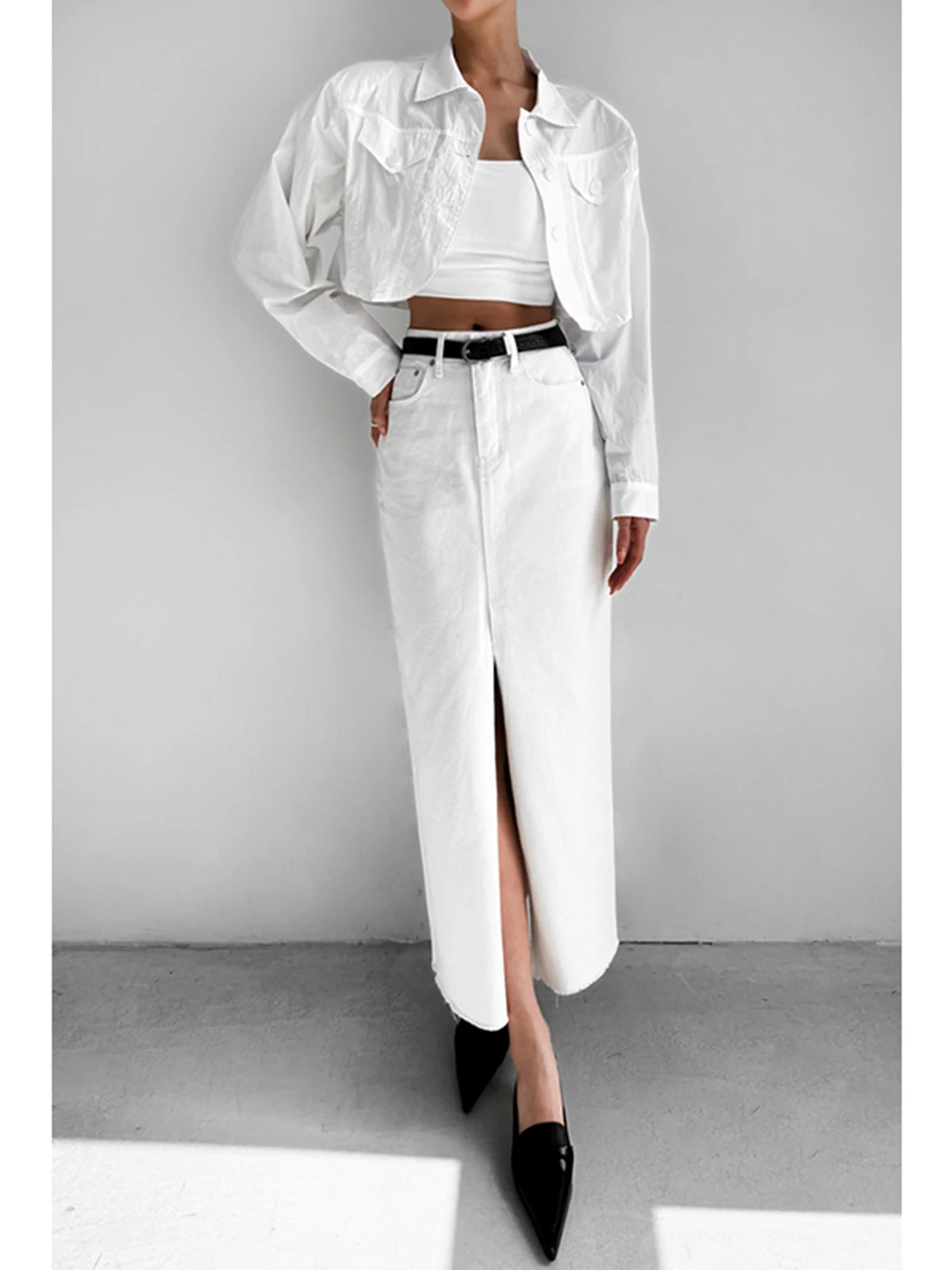 Белая джинсовая юбка миди для женщин: модная, прямого кроя, с высоким разрезом, с завышенной талией, прикрывающая бедра, в корейском стиле, для повседневной носки
Белая джинсовая юбка миди для женщин: модная, прямого кроя, с высоким разрезом, с завышенной талией, прикрывающая бедра, в корейском стиле, для повседневной носки