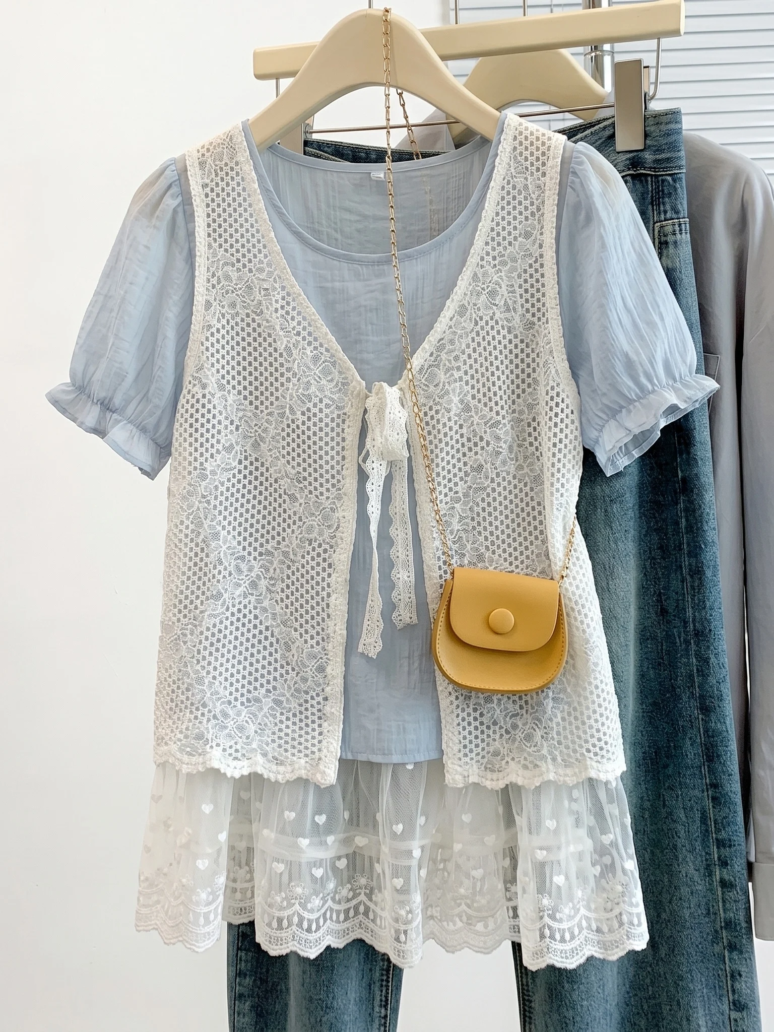 Lace Hook Flower Vest Layered Light Blue Women's Shirt plus Size Summer New Style Korean Loose Fit round Neck Short Sleeve
Lace Hook Flower Vest Layered Light Blue Women's Shirt plus Size Summer New Style Korean Loose Fit round Neck Short Sleeve