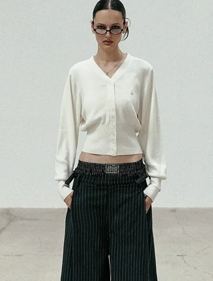 Women Casual Solid Color V-neck Sweater Cardigan Chic Long Sleeved Single Breasted Waist Cinched Short Cardigans Lady Daily Top
Women Casual Solid Color V-neck Sweater Cardigan Chic Long Sleeved Single Breasted Waist Cinched Short Cardigans Lady Daily Top