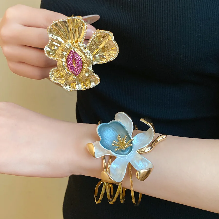 Fashionable Exaggerated Metal Flower Open Bracelet Retro Elegant Wristband Women Light Luxury High End Jewelry
Fashionable Exaggerated Metal Flower Open Bracelet Retro Elegant Wristband Women Light Luxury High End Jewelry