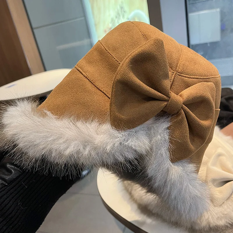 New Style Korean Winter Bow Suede Faux Fur Bucket Hat for Women Outdoor Ear Proetction Thicken Lamb Fleece Warm Fisherman Hat
New Style Korean Winter Bow Suede Faux Fur Bucket Hat for Women Outdoor Ear Proetction Thicken Lamb Fleece Warm Fisherman Hat