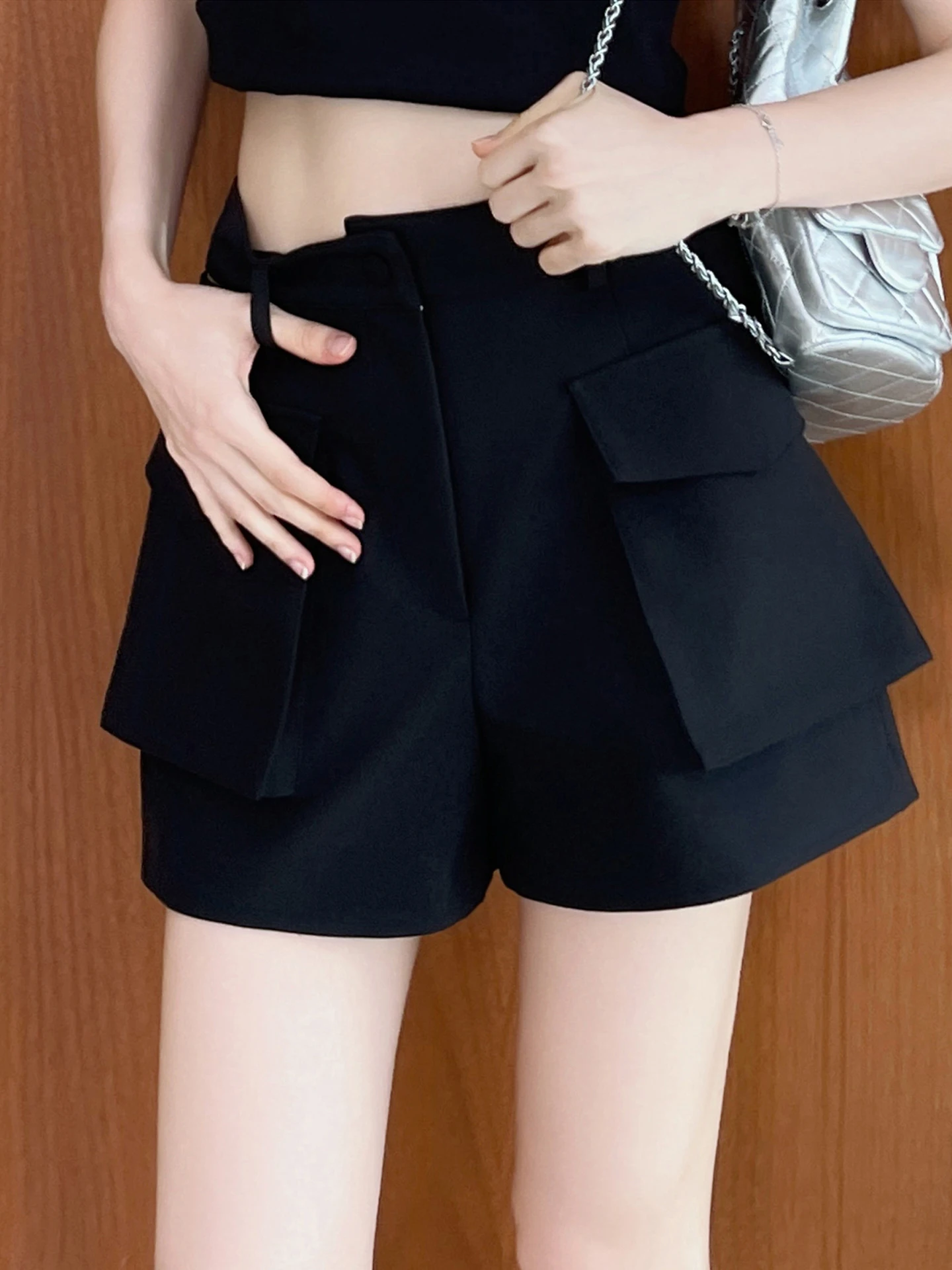 Minimalist Style High Waist Wide Leg Short Pants Women's Loose Fit Casual Shorts Summer New Arrival Big Pocket Leisure Trousers
Minimalist Style High Waist Wide Leg Short Pants Women's Loose Fit Casual Shorts Summer New Arrival Big Pocket Leisure Trousers
