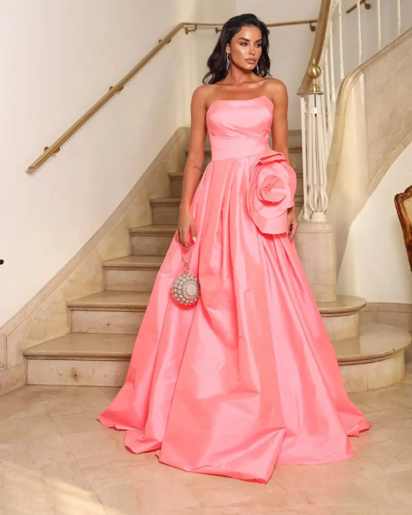 Customized Modern Strapless Satin Flowers Sleeveless Evening Dresses Elegant Floor Length Celebrity Gowns Vestido De Noche
Customized Modern Strapless Satin Flowers Sleeveless Evening Dresses Elegant Floor Length Celebrity Gowns Vestido De Noche