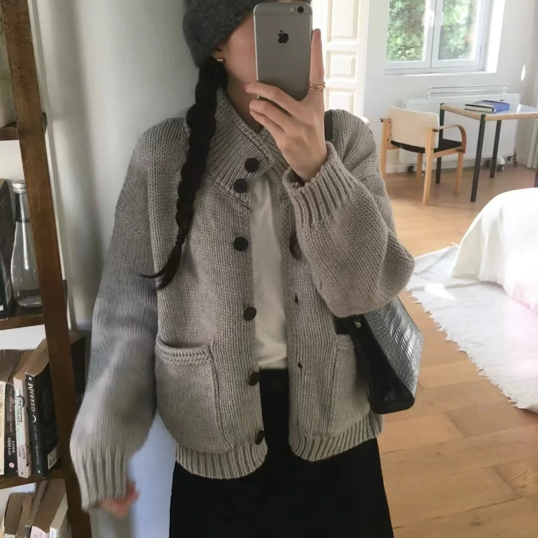 Women's Autumn Winter Thiened Knitted Loose Fit Button up Stand Collar Sweater Simple Sle Casual Comfortable Top
Women's Autumn Winter Thiened Knitted Loose Fit Button up Stand Collar Sweater Simple Sle Casual Comfortable Top