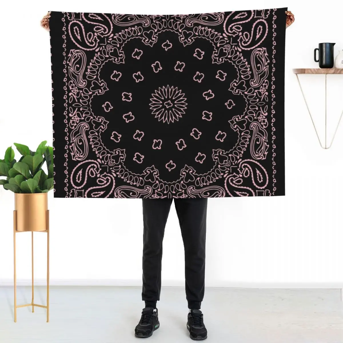 Bandana Black and Pink Throw Blanket Cozy Microfiber Throw Blanket for Home Bedroom
Bandana Black and Pink Throw Blanket Cozy Microfiber Throw Blanket for Home Bedroom