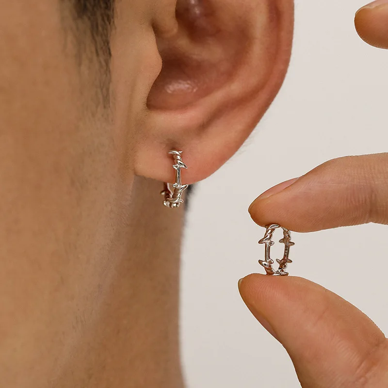 Japanese and Korean simple thorn earrings men's single high-end retro earrings design stud earrings men's ruffian handsome
Japanese and Korean simple thorn earrings men's single high-end retro earrings design stud earrings men's ruffian handsome