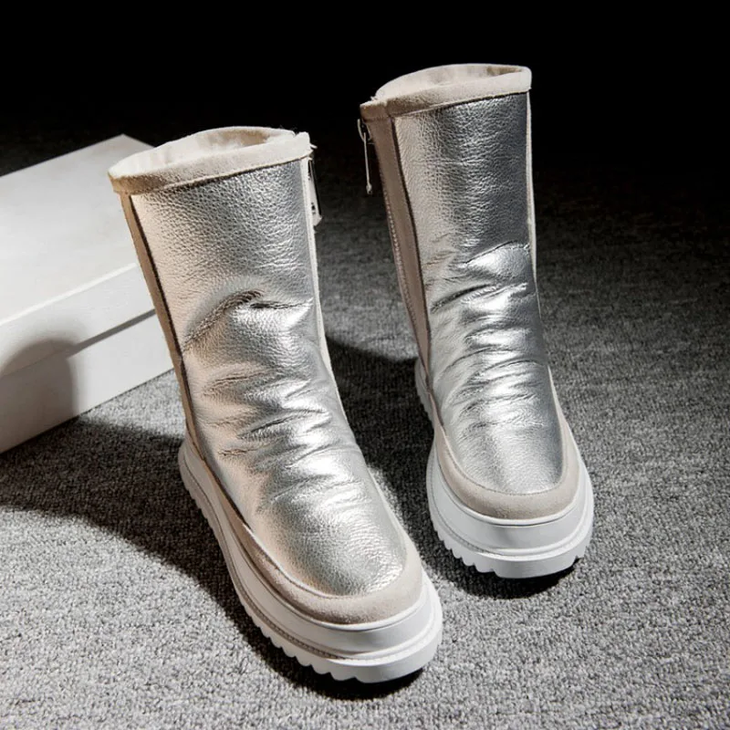 Silver Cow Leather Fur One Piece Snow Boots Warm Wool Fur Cake Platform Thick Sole Round Toe Women Fashion Winter Booties
Silver Cow Leather Fur One Piece Snow Boots Warm Wool Fur Cake Platform Thick Sole Round Toe Women Fashion Winter Booties