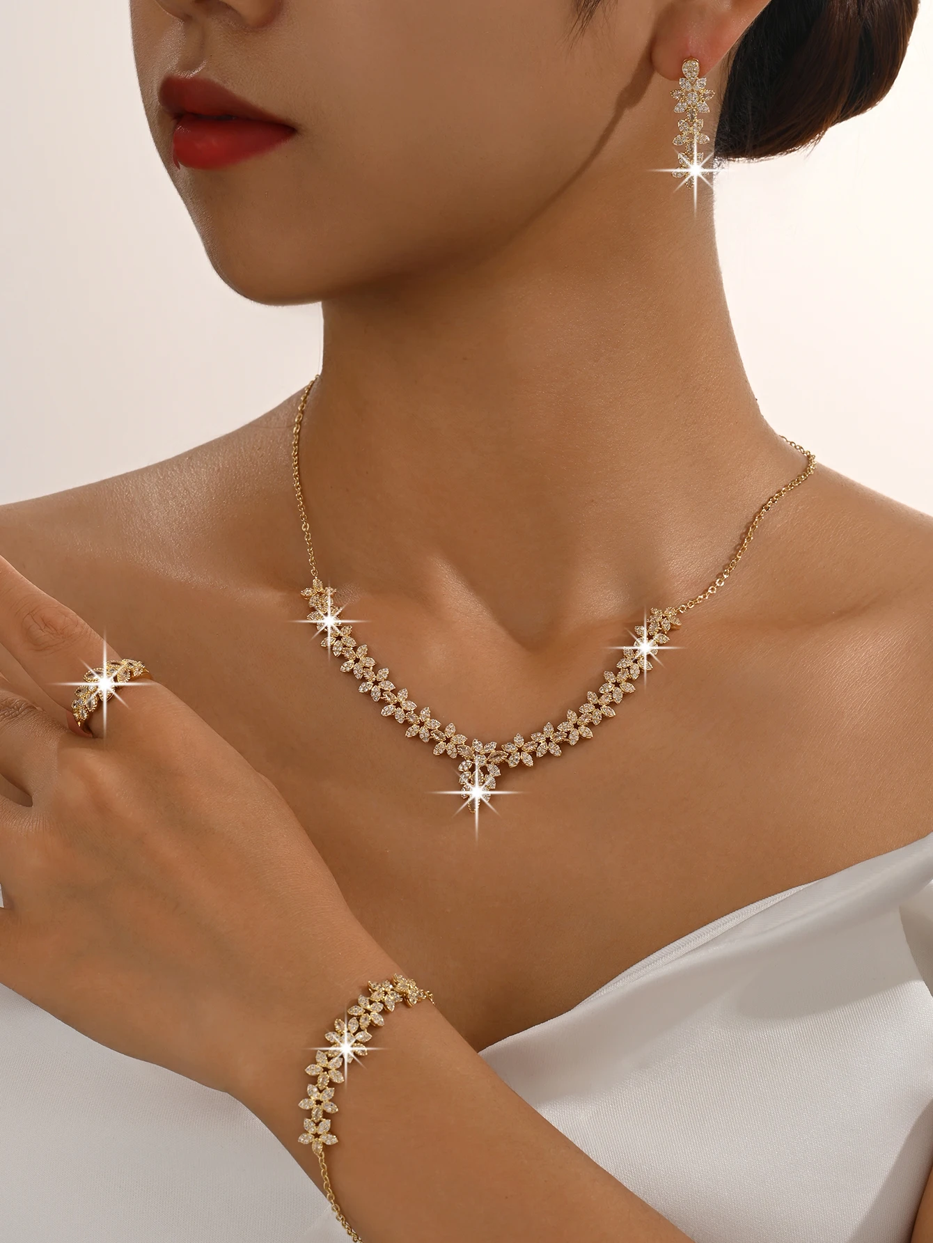 Golden flower leaf design bridal wedding set necklace earrings bracelet ring suitable for women's daily wear
Golden flower leaf design bridal wedding set necklace earrings bracelet ring suitable for women's daily wear