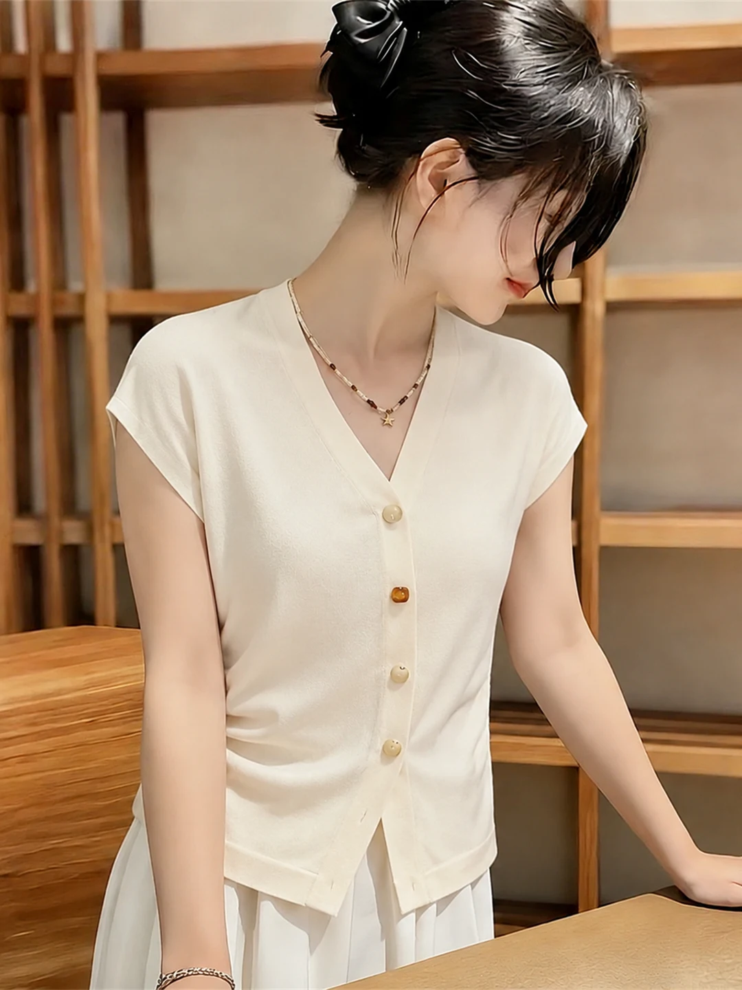 Elegant V-Neck Short Sleeve Ice Silk Knitted T-Shirt Women's Commute Versatile Single Button Slimming Top Summer 2026
Elegant V-Neck Short Sleeve Ice Silk Knitted T-Shirt Women's Commute Versatile Single Button Slimming Top Summer 2026