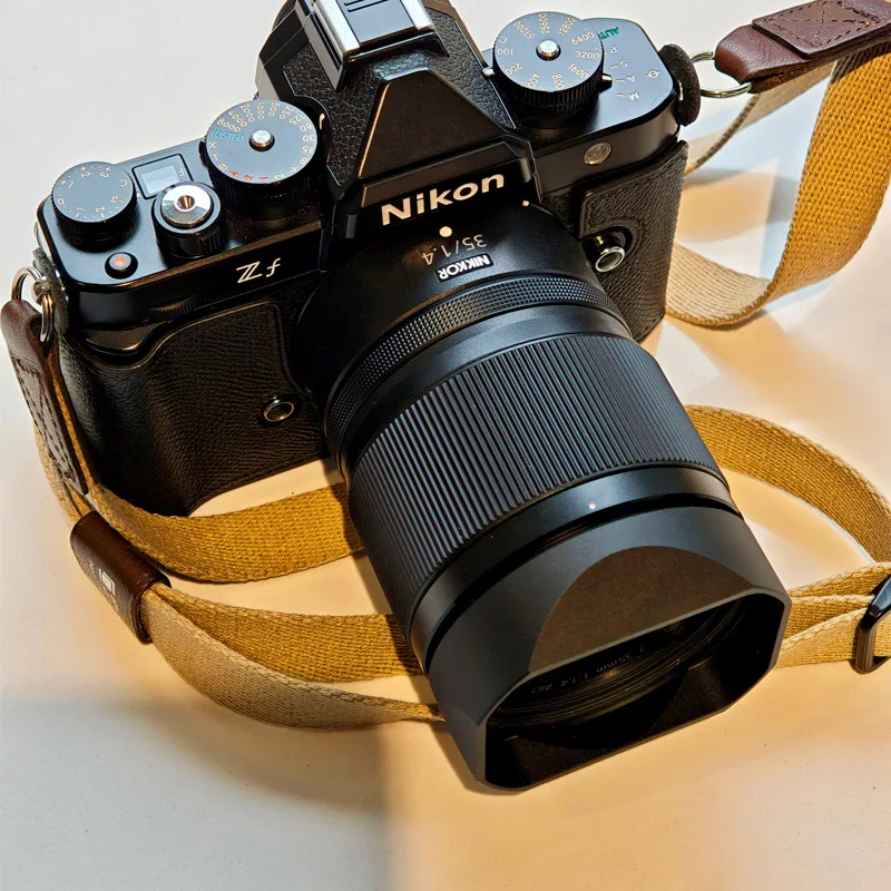 Алюминиевая байонетная квадратная бленда для объектива Nikon NIKKOR Z35mm F1.4 Z 35mm f/1.4 с металлической крышкой
Алюминиевая байонетная квадратная бленда для объектива Nikon NIKKOR Z35mm F1.4 Z 35mm f/1.4 с металлической крышкой