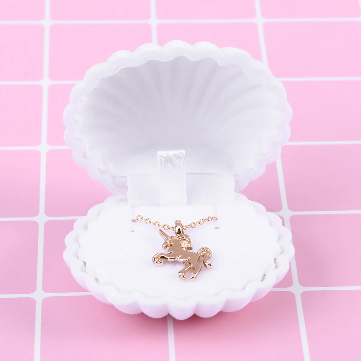 Shell Shape Jewelry Box Wedding Engagement Ring Box For Earrings Necklace Bracelet Storage Display Gift Organizer Case White
Shell Shape Jewelry Box Wedding Engagement Ring Box For Earrings Necklace Bracelet Storage Display Gift Organizer Case White